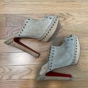 christian louboutin sablina 140 mules (tan suede)
